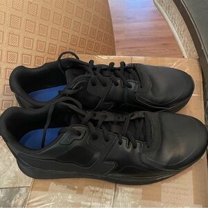 Shoes for Crews Black slip resistant and oil resistant work shoes EUC worn 2x
